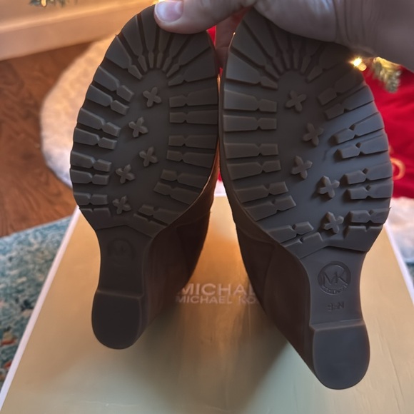 Michael Kors suede boots size 8.5 Brown. Worn one time. - Picture 8 of 13